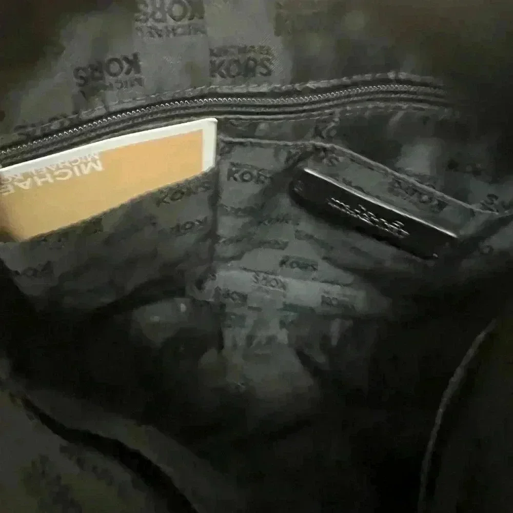 MICHAEL KORS BLACK OVER THE SHOULDER BAG